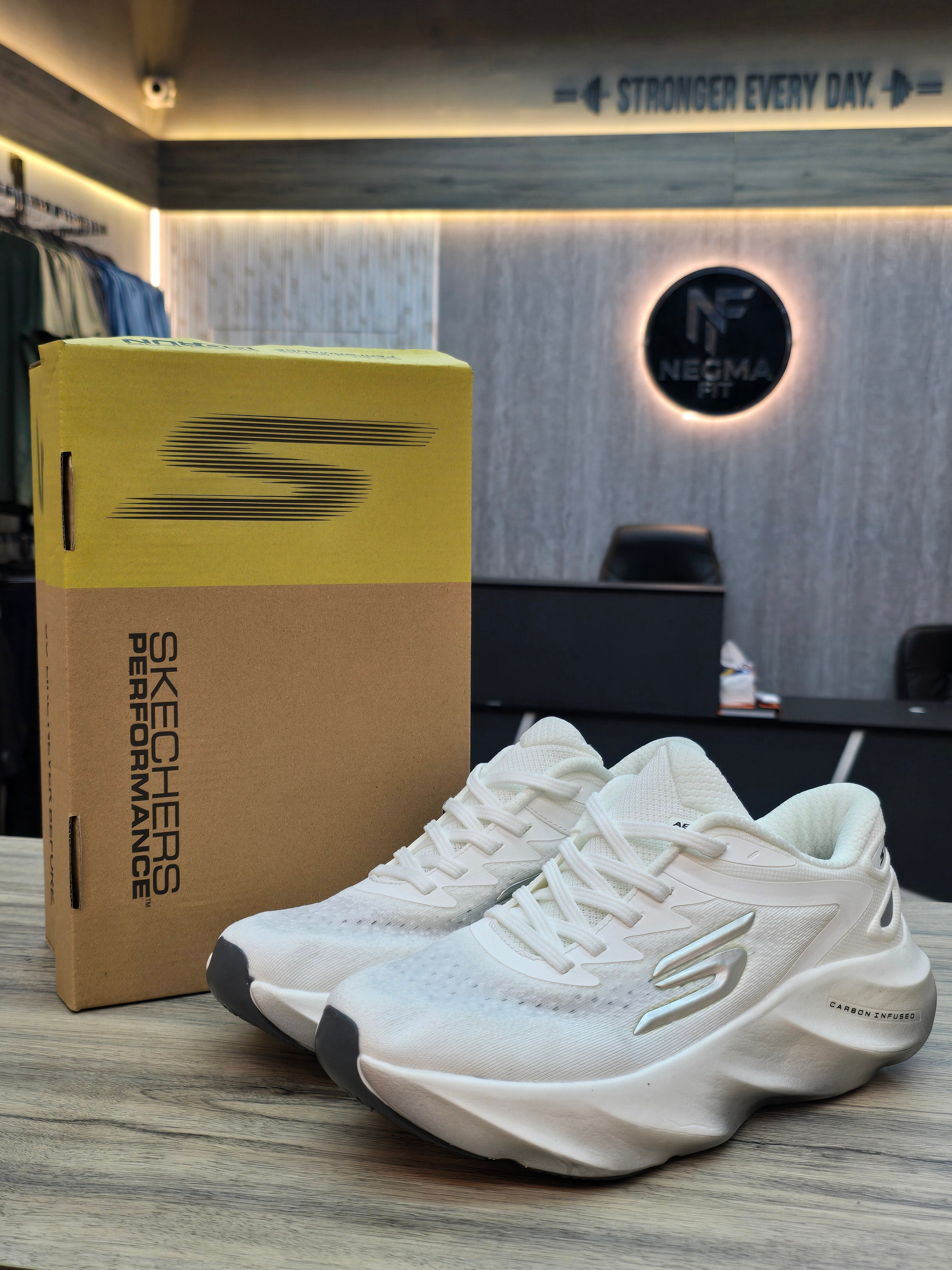 Skechers white