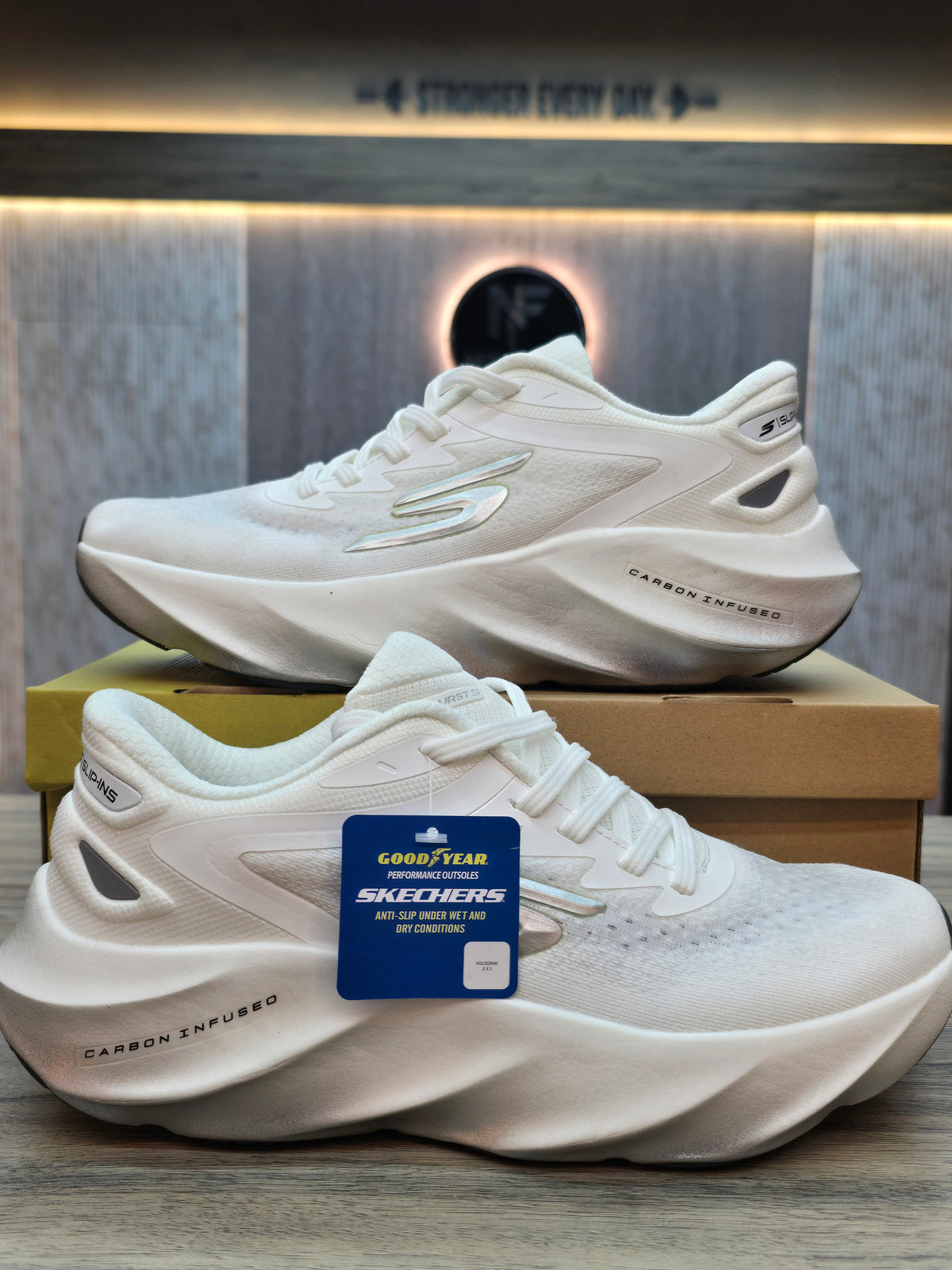 Skechers white